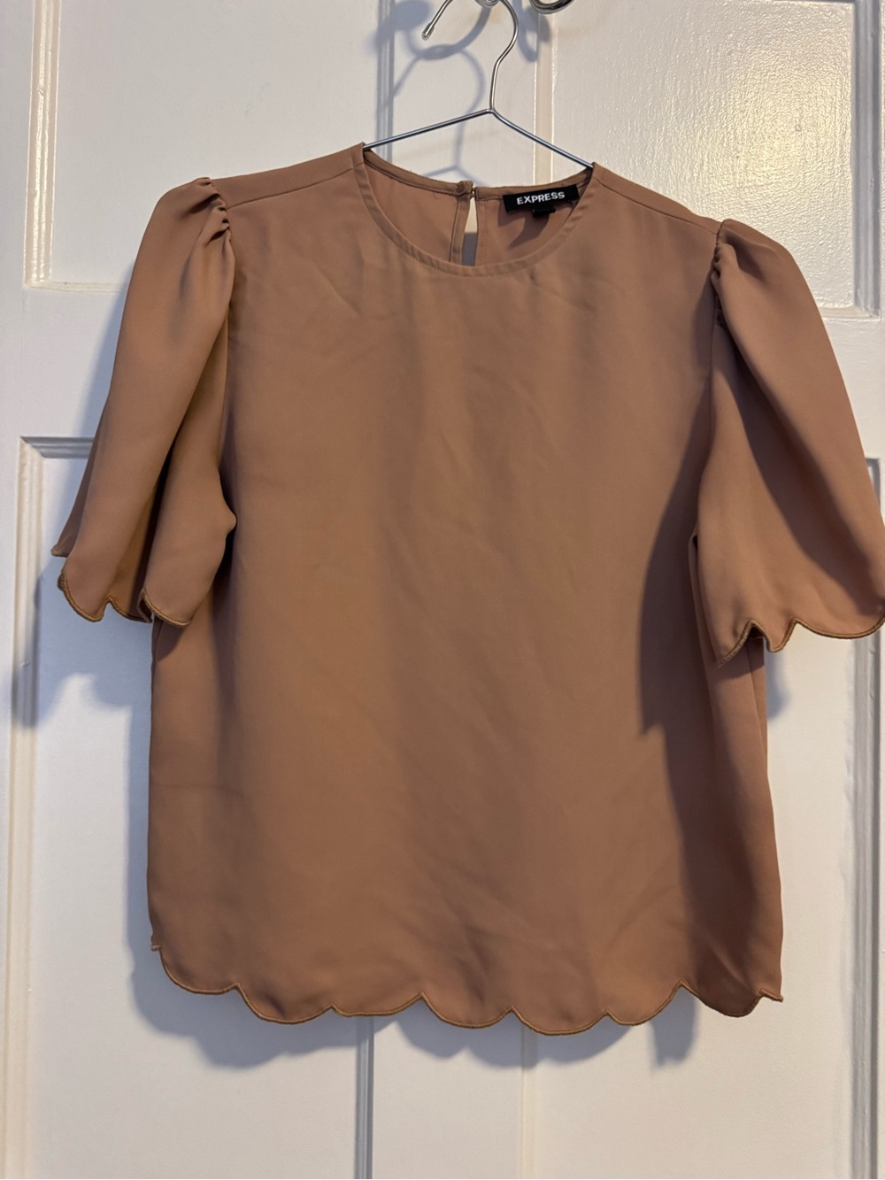 Express Scallop-Hem Puff Sleeve Blouse - Taupe